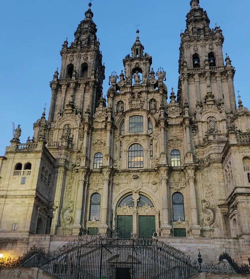 Catedral de Santiago de Compostela con perro